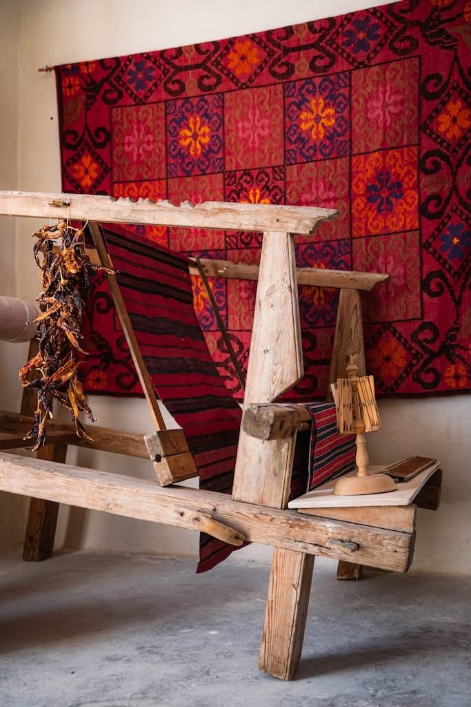 Loom weaving, or argalios